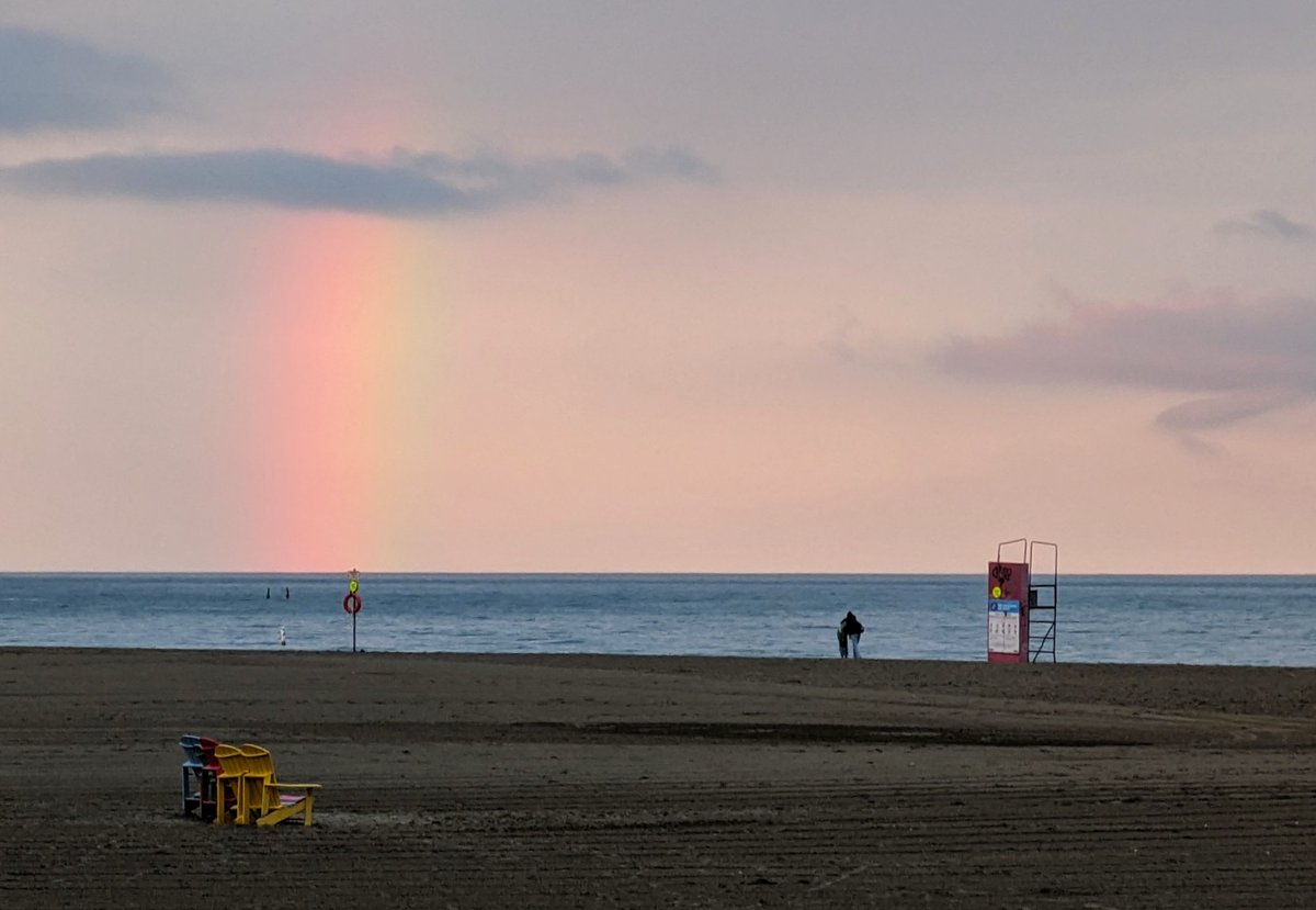 Rainbow Sunset 🌈

📍 Woodbine Beach, Toronto.