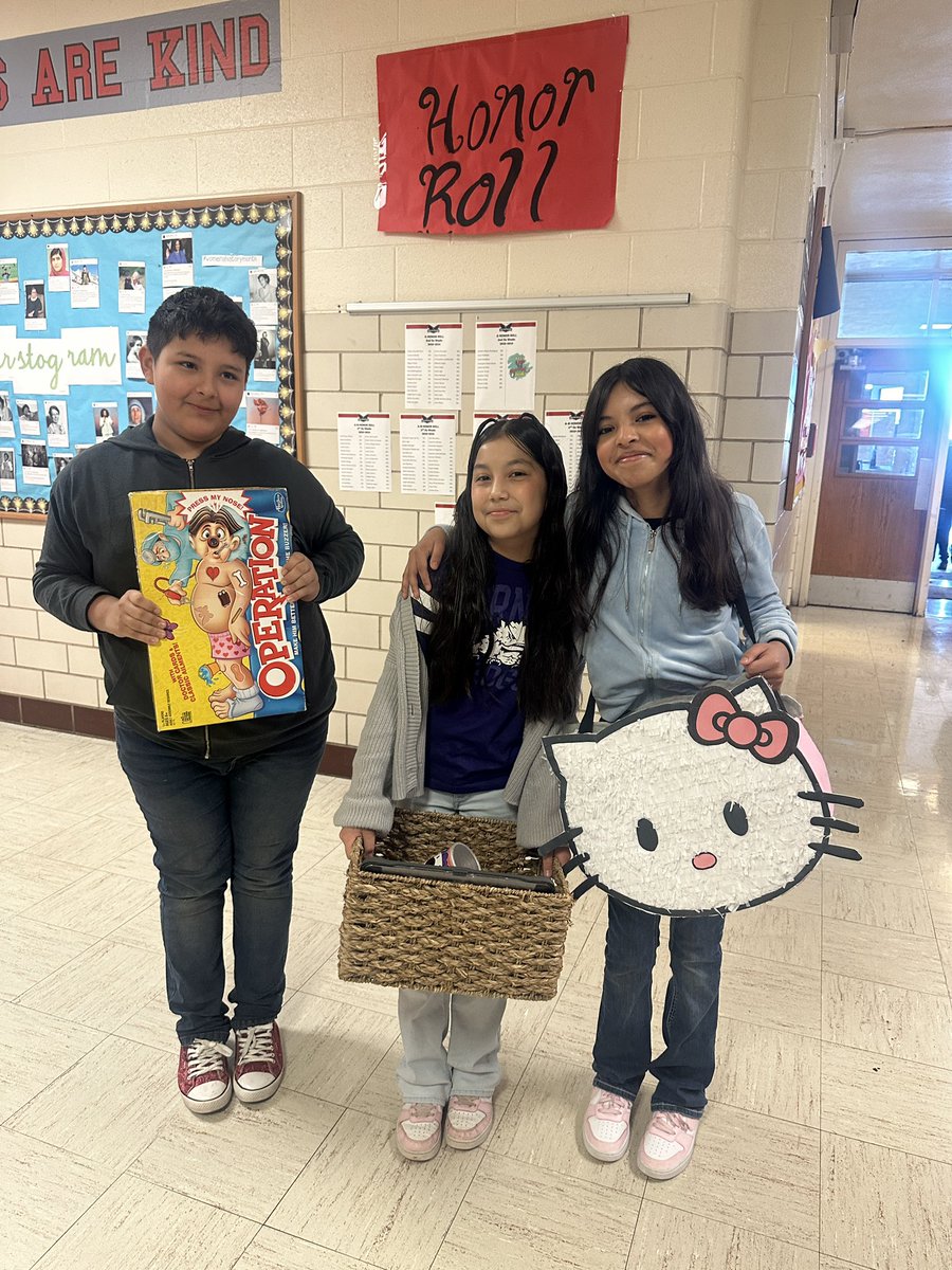 Msmelrincon's tweet photo. Our students said goodbye to backpacks for the 23-24 school year today with awesome creativity and whimsy. 2024’s Anything But a Backpack day did not disappoint.
A reminder, starting Monday, May 20-Thursday, May 23, no backpacks. 🎒#meacham https://t.co/sh3TUgDGWz