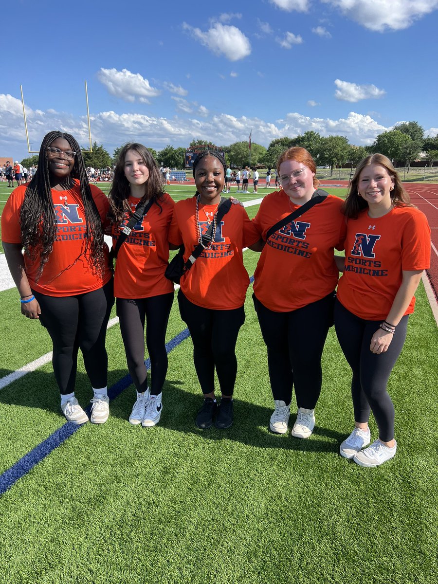 Congrats to our student AT captains for the 2024-2025 school year!!! We are so proud of these young ladies and all their hard work. We know next year is going to be better than ever because of you!!! #DawgsUp #AthleticTraining #StudentATProgram