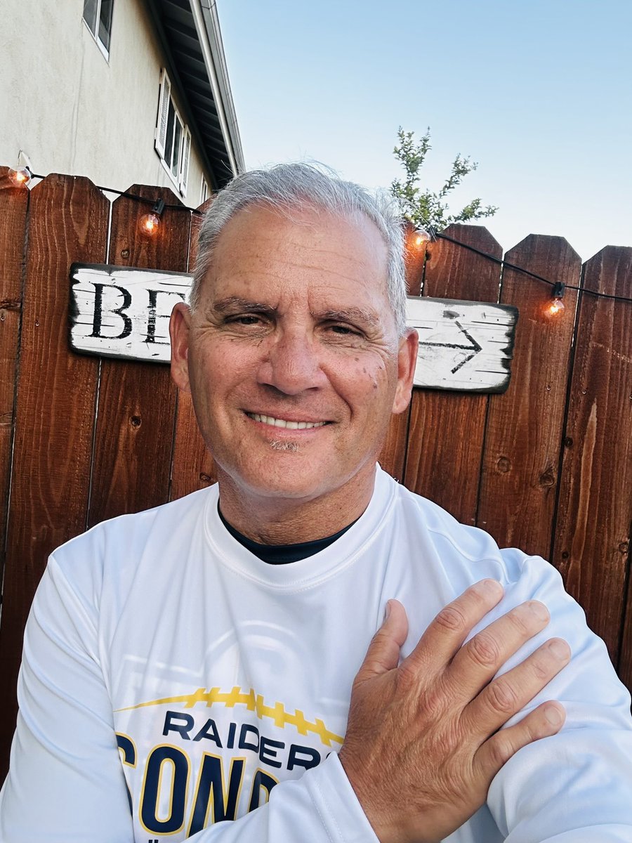 NKaravedas's tweet image. It’s never official until you get a Long sleeve! 🙌🏽💙🏈

Thank you Mrs. Ackerman @ACKboys05 and @KevinOberlander #OldGuyStuff #Blessed
#OurWay @SonoraRaidersFB