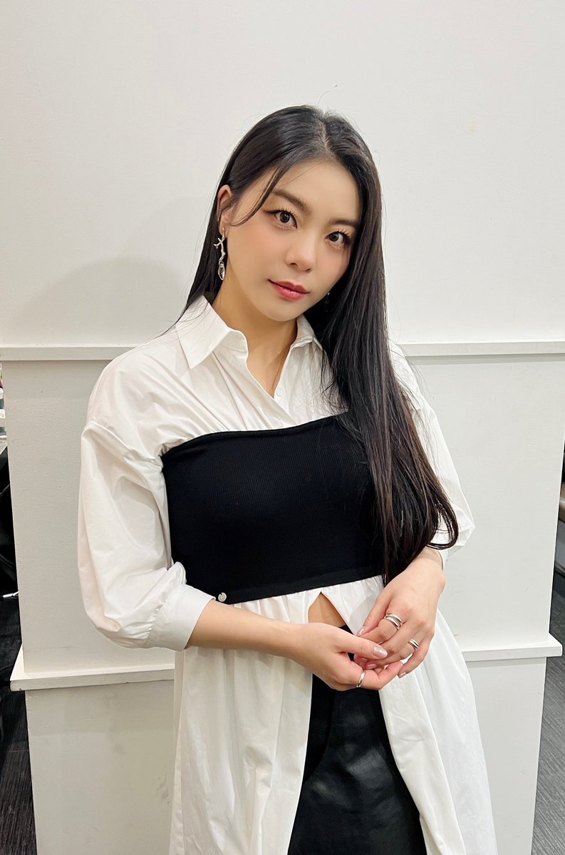 itzailee's tweet image. 일리언들 싱크로유 잘 봤어요?!
색다르고 신기해서 녹화를 너무 재밌게 했던 거 같아요! 남은 주말 즐겁게 보내요 😊