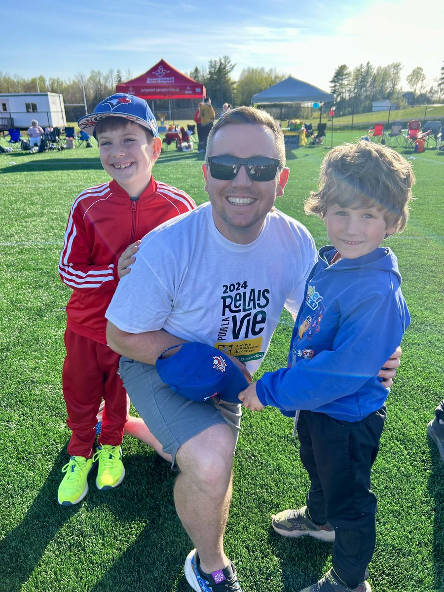 Bravo à l’École l’Odyssée pour cette belle initiative pour une bonne cause!

Suite à une introduction touchante d’une maman, rien de mieux pour entamer une telle soirée que la musique de Serge Gallant, Felix Belliveau et leur groupe 🎷🎹 

#relaipourlavie