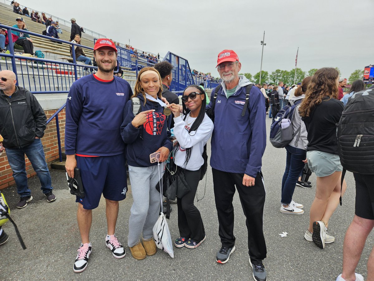 Zariyah Whigham brings home the bronze in the Long Jump with a leap of 17' 10.5"! Go Cedars!!! 🌲 🌲 🌲
