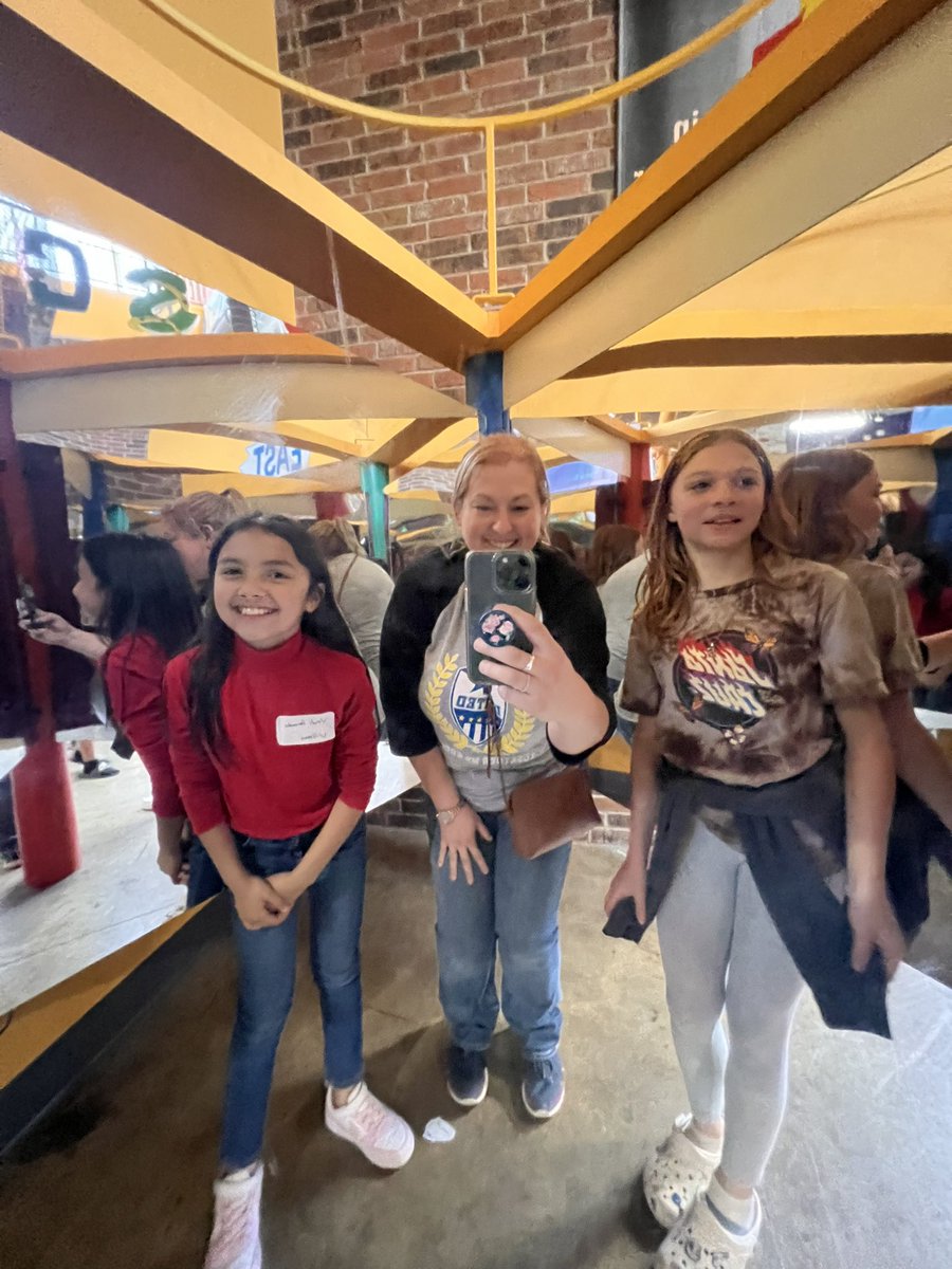 Thanks to the <a href="/Foundation4SPS/">Foundation for SPS</a> for funding our SOARing to New Heights grant to make this trip to the <a href="/DiscoveryCenter/">DiscoveryCenter</a> possible! These Mustangs 🐎 made growth from the beginning to end of the year in reading/math! 🤩 <a href="/officialSPS/">Springfield Public Schools</a>