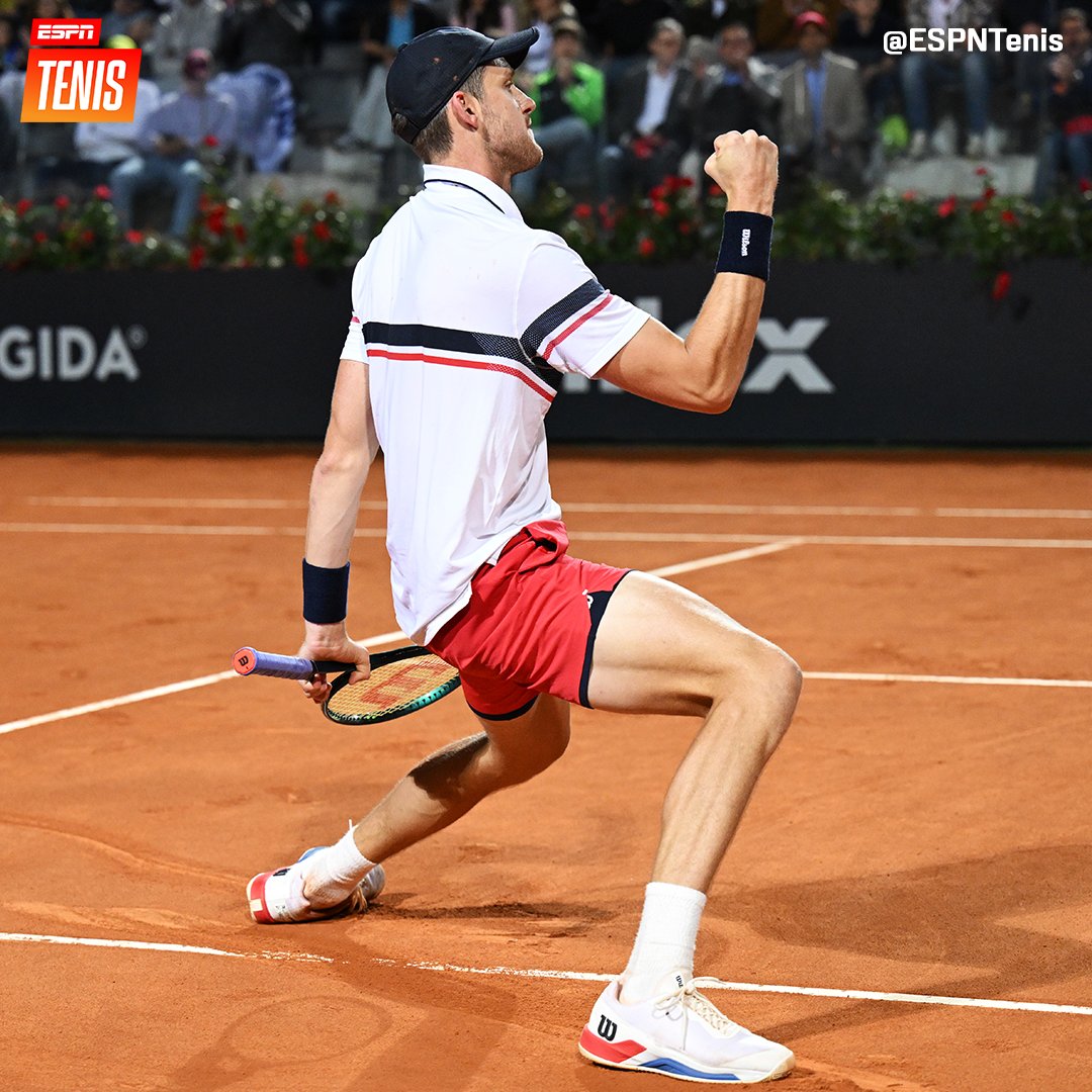 ESPNtenis's tweet photo. Me llamo Nicolás Jarry Fillol, comandante del tenis chileno, general de la legión sudamericana, leal servidor del verdadero capitán Nico Massú; nieto de una leyenda, padre de un hermoso hijo y ganaré #Roma en esta vida o en la otra. https://t.co/3tVqFfQsQH