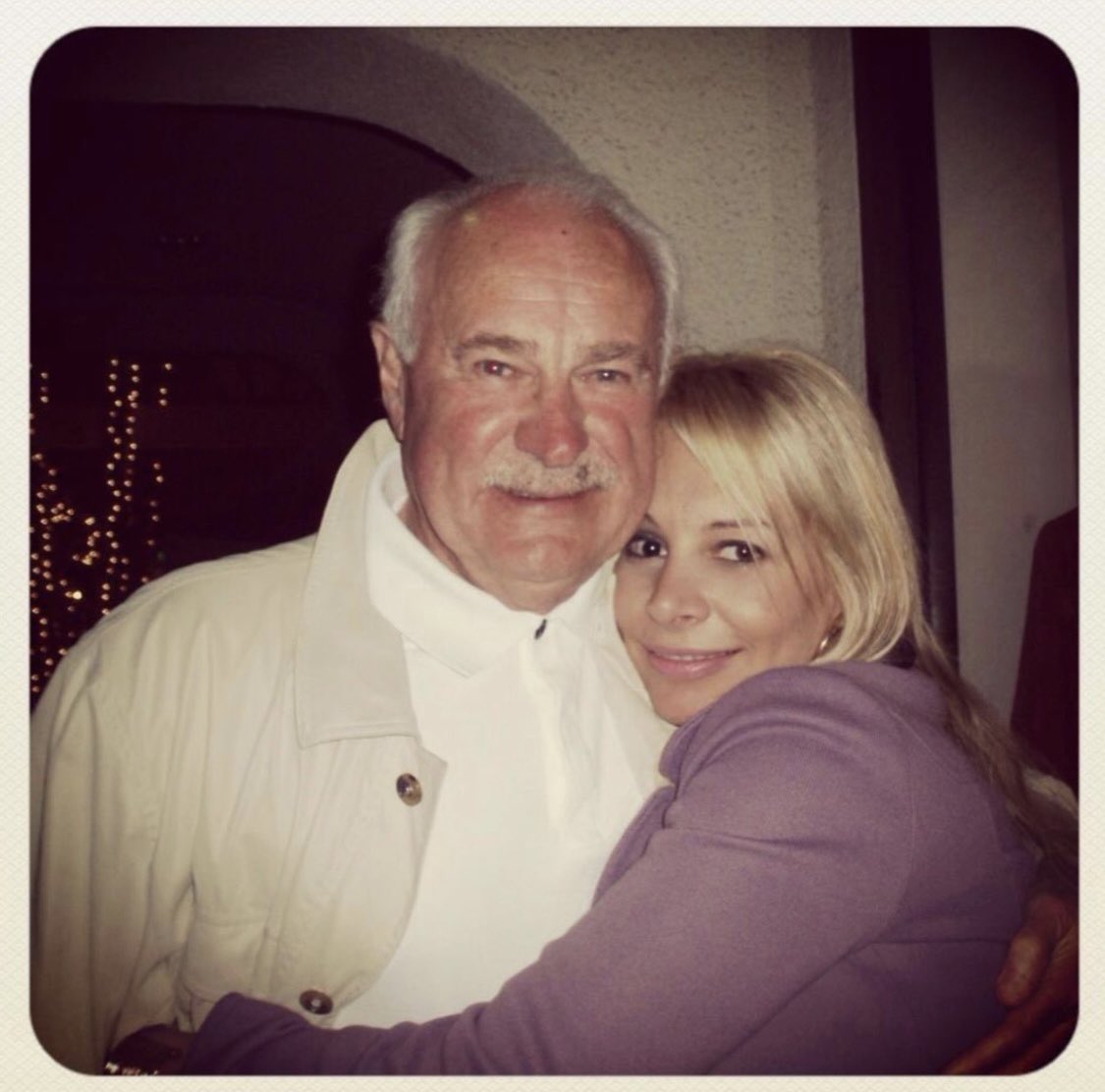 alisonmartino's tweet photo. Oh Dabs, it’s hard to say goodbye. 

I’ve been so fortunate to have known Dabney Colman more than half my life. He was truly the man, the myth, and the legend. Dan Tana’s will never be the same. https://t.co/XwQZI3ce6r