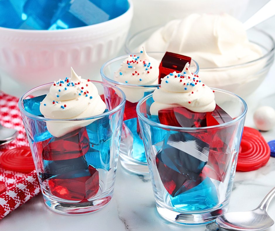 Forget those complicated summer desserts, JELLO JIGGLERS are the only treat you need -- perfect for the upcoming #MemorialDay celebrations! 😍 Get the #recipe HERE: tinyurl.com/mutbcpvr #DessertGoals #desserts #jello #jellojigglers #redwhiteblue #hipmamasplace