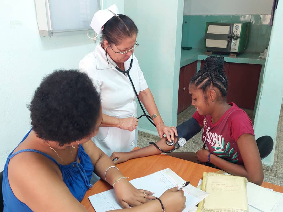 polmcpal's tweet photo. Al terreno en el Día Mundial de la Hipertensión Arterial ya que su  promoción,prevención, tratamiento y rehabilitación es vital para la salud
#CubaEsSalud #JuntarYVencer #SantiagoDeCuba #SiempreSantiago #GenteQueSuma #OrgulloPoliclinicoMunicipal #MinsapCuba #PorCubaJuntosCreamos https://t.co/qfLmDQfqXS