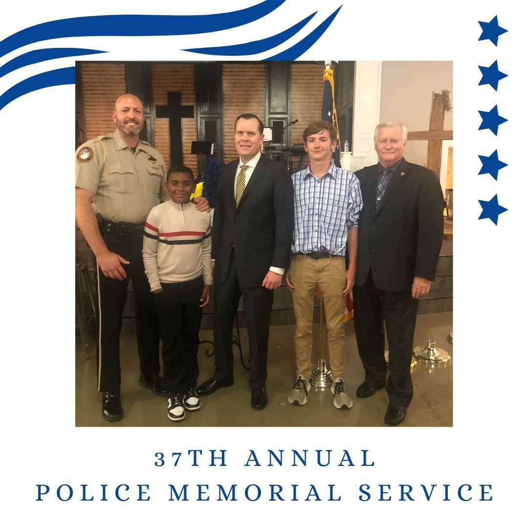 mentorkidsky's tweet photo. MentorKids Kentucky Mentors teach their mentees about community involvement. Pictured are the Kentucky Attorney General Russell Coleman with two of our mentors (Jailor Art Maglinger and KY State Representative DJ Johnson) and their mentees at the Police Memorial Service. https://t.co/1Vmv5LVJtA
