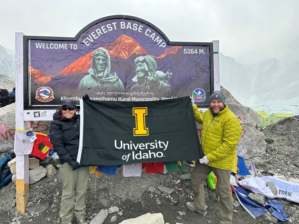 Former alumni association president Sean Wilson '97 and his sister Megan brought their Vandal pride to the Mount Everest Base Camp! ⛰️🥾✌️