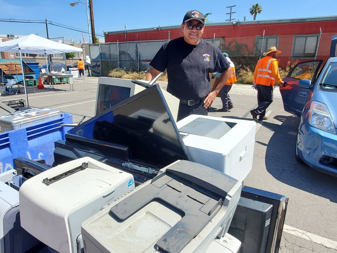 📌 FREE recycling event Sat., May. 18th, 9AM - 2PM at the City Yards, 2500 Michigan Ave. (2nd gate entrance), for Santa Monica residents only. Bring used mattresses, box springs, electronic waste, & up to 5 boxes of paper for shredding! Questions? ☎️Call 3-1-1