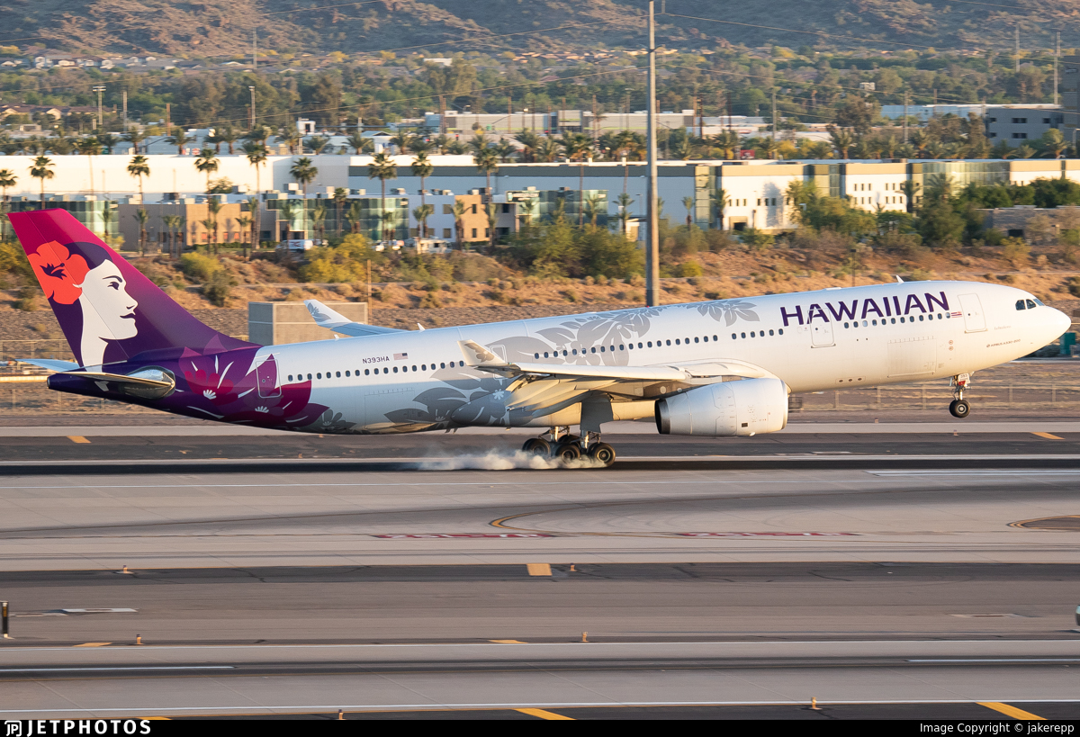 A Hawaiian Airlines A330 touching down in Phoenix. jetphotos.com/photo/11332477 © jakerepp