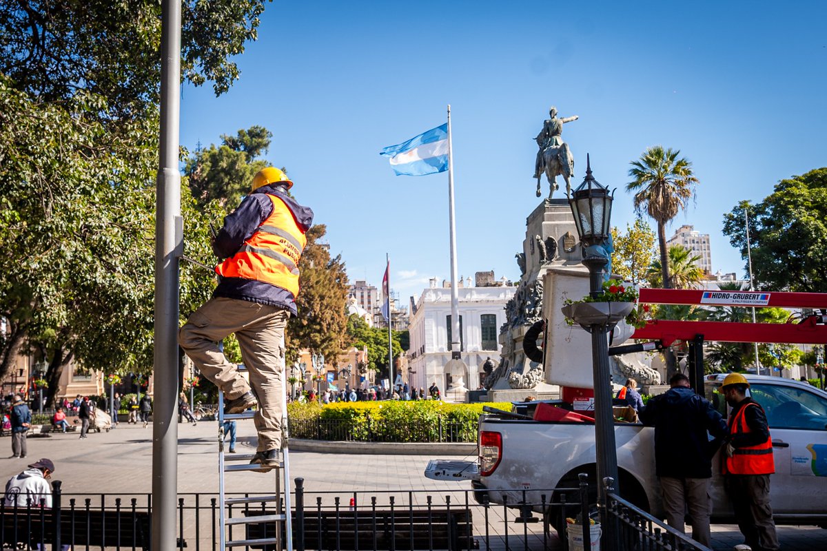 ¡La Plaza San Martín más iluminada!

👉🏽 Instalamos 68 luminarias LED, de los cuales 28 son nuevos puntos de luz que mejoran la iluminación en la plaza más antigua de #CórdobaCapital. 💡