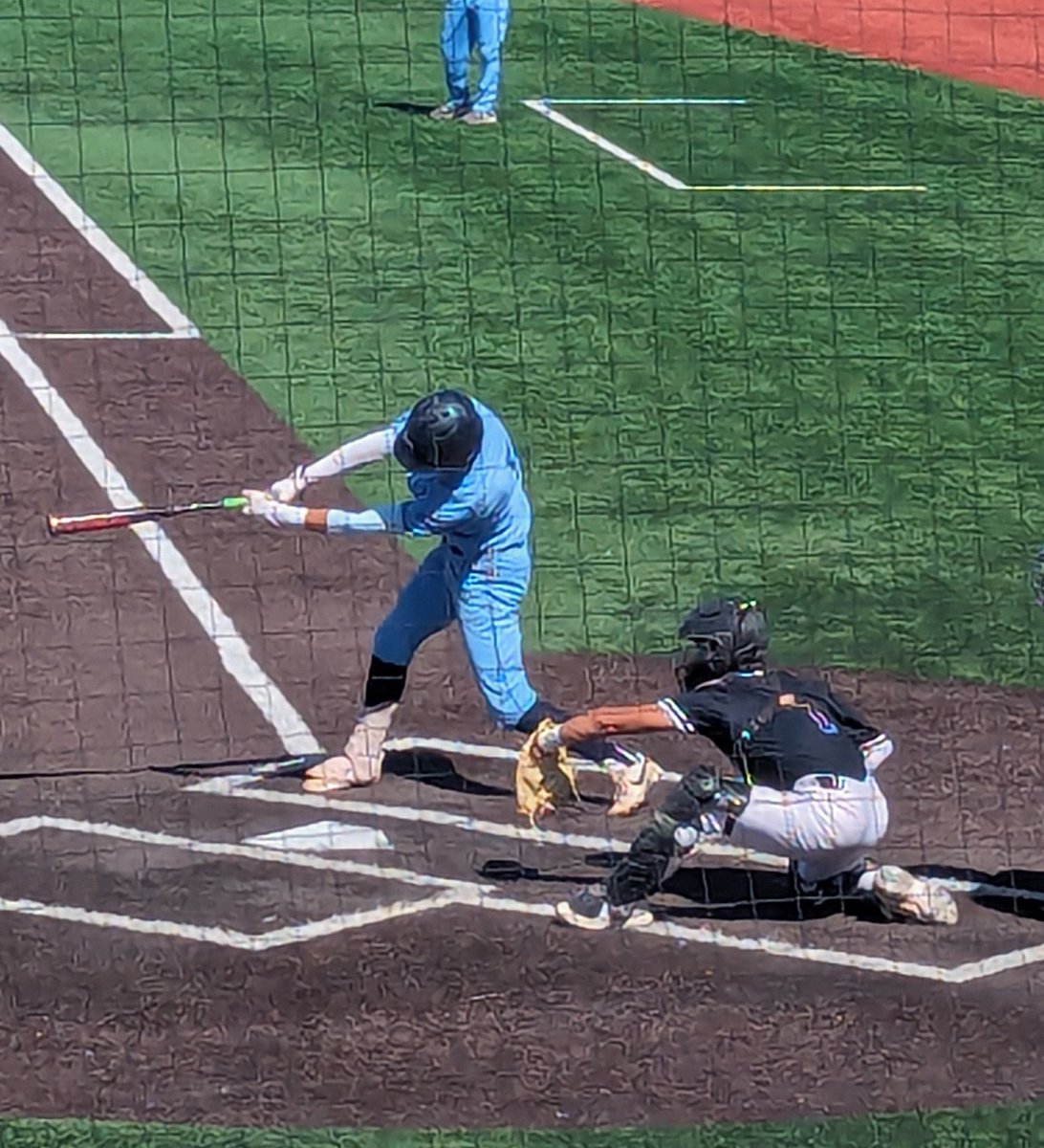 After 2 innings, your Bears have a 1-0 lead. Let's go, La Cueva!