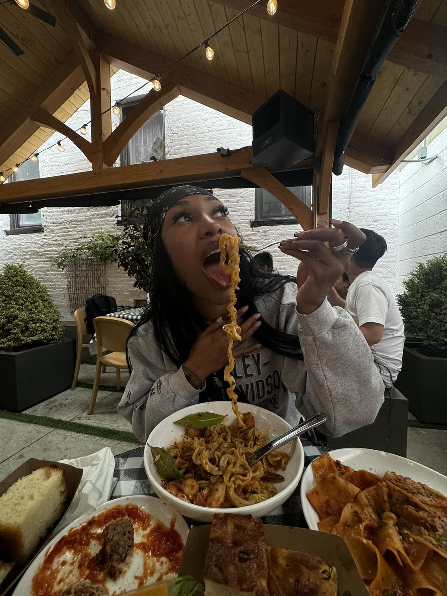 tordrobe tweet media