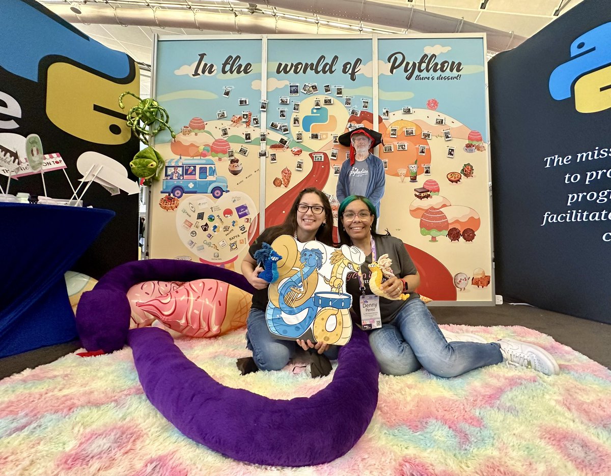 PyLatam's tweet image. ¡Estamos en #PyConUS! 🎉 Haciendo networking y conociendo a gente increíble. Búscanos con el logo de PyCon Latam para una foto 📸. ¡Nos encantaría verte!

Además, ¡anunciamos #PyConLatam2024 en Mazatlàn, México! 🇲🇽

#Python #PyConLatam #PyConUS2024