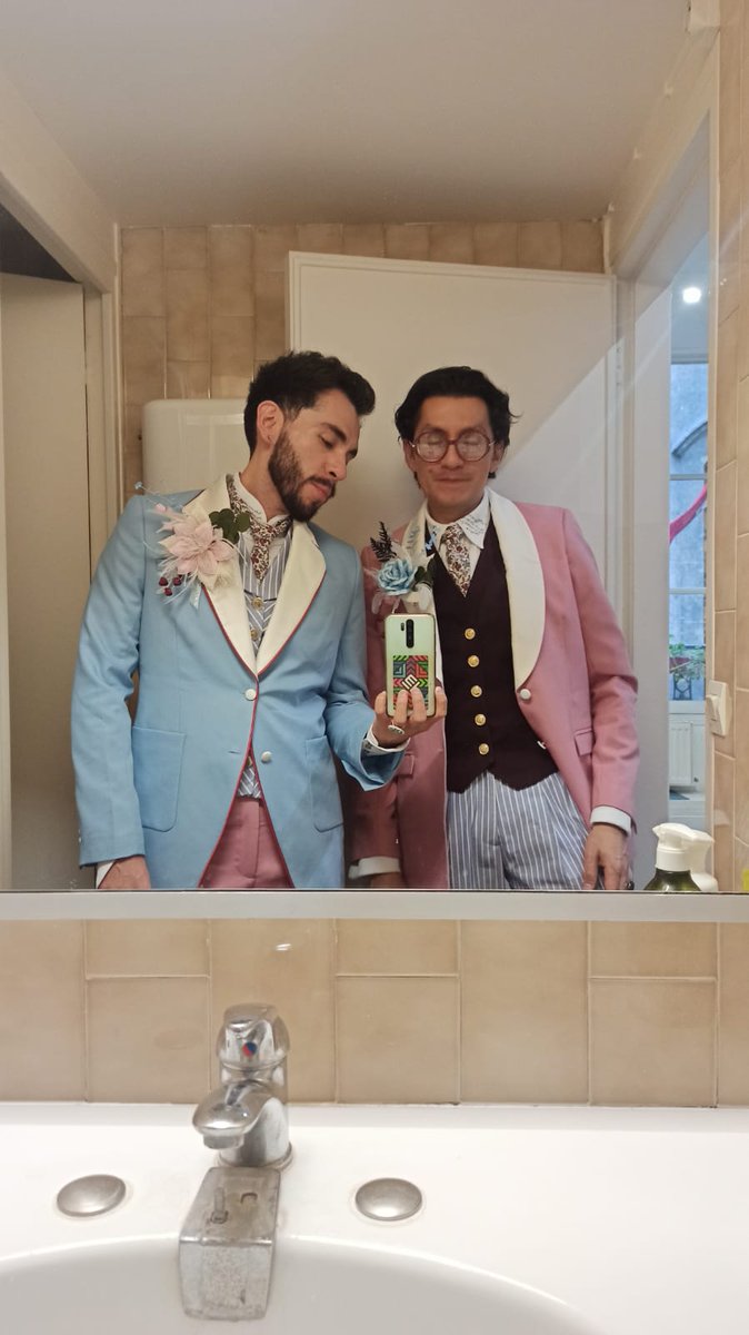 Hoy es el día mundial contra la homofobia, aunque sé que faltan muchos espacios seguros, quise dejar esta imagen de nuestra boda agradecer todo lo que el Consulado de México en París (<a href="/EmbaMexFra/">Ambassade du Mexique</a> ), la Cónsul Dolores Jimenez y su equipo hicieron para hacer nuestra boda posible.