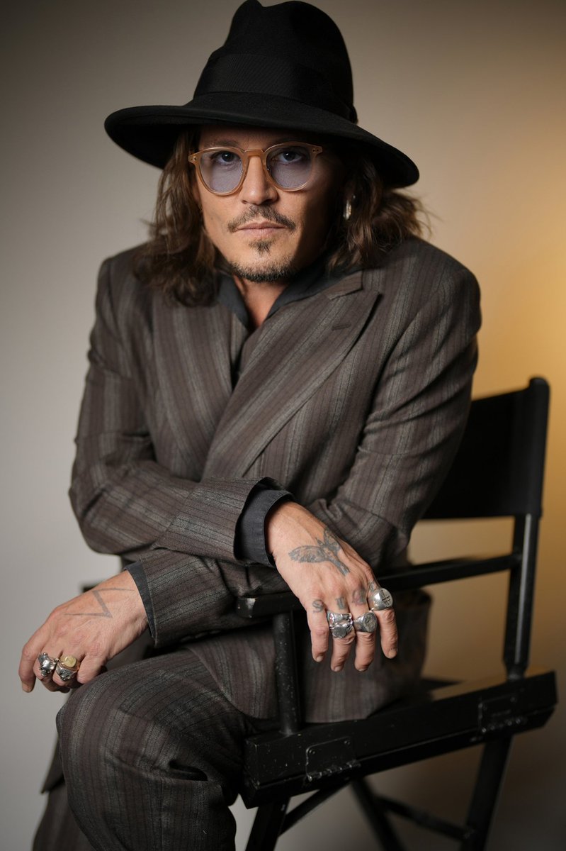 'They’ve never pushed me to be someone else when shooting campaigns — it’s authentic, real, an inclusion of my own style and I value that immensely'
~#JohnnyDepp about Dior 

#ThankYouDior