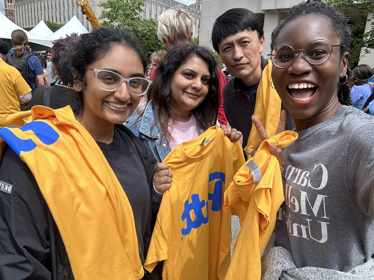 @ArteelBeier labs had a great time at the chancellors picnic! @ROCthePanther and @PittTweet made our day 🐾#H2P #pittsburgh #staffappreciation