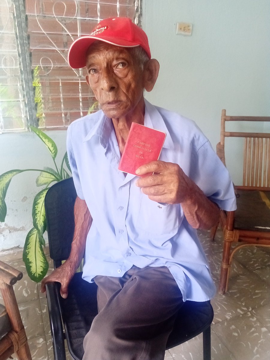 Orgulloso de ser Cubano y sobre todo militante Comunista, ese es Victor Castellano Ramos quién hace 65 años es militante del glorioso Partido Comunista de Cuba. #BueyArriba #ProvinciaGranma #PorGranmaLoMejor