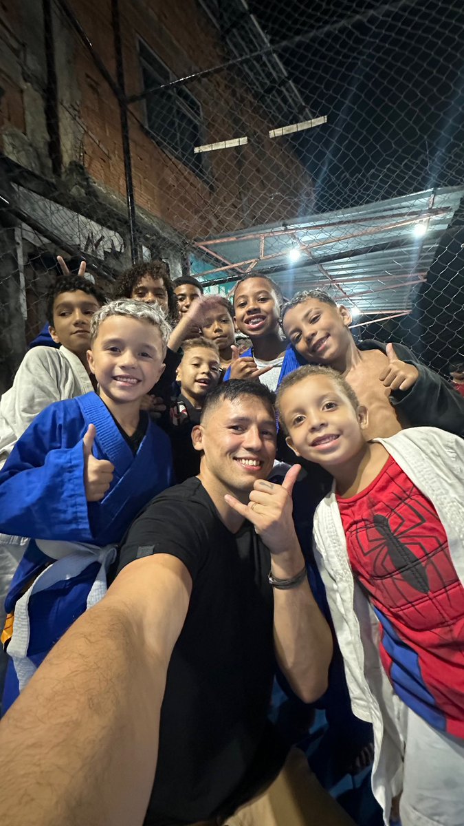 INVISTA EM CRIANÇAS PODE LEVAR 10, 20 ANOS MAS A TRANSFORMAÇÃO É SEM VOLTA. OSS 🥋 📍Complexo do Alemão - RJ🇧🇷