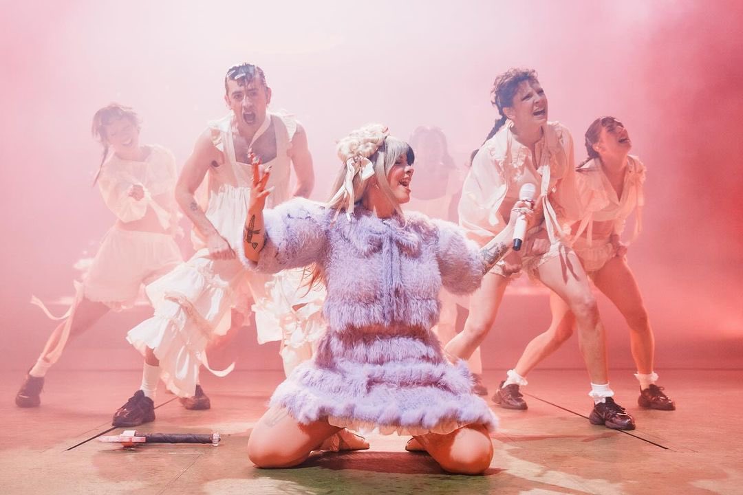 melaniessource_'s tweet photo. Melanie Martinez photographed performing at Kia Forum 2 nights ago on the Trilogy Tour 💘

📷 Enoch Chuang https://t.co/kpKteX1POM