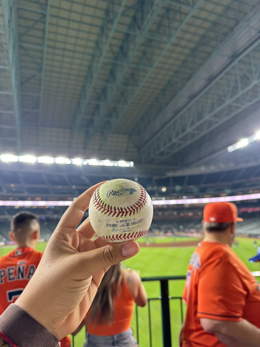 caught my first ball at Minute Maid today 😭 #houstonastros