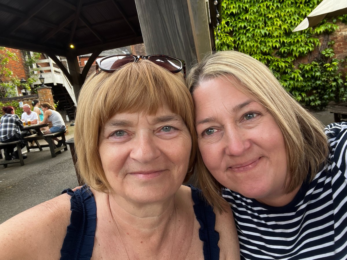 My @braintumourrsch 200K in May walk was with Nicole today. Diagnosed with an orange sized meningioma in 2008, she set up one of our first fundraising groups, Head 1st and engaged her MP @AndrewSelous she is amazing and still lives life to the full :-) justgiving.com/page/sue-farri…