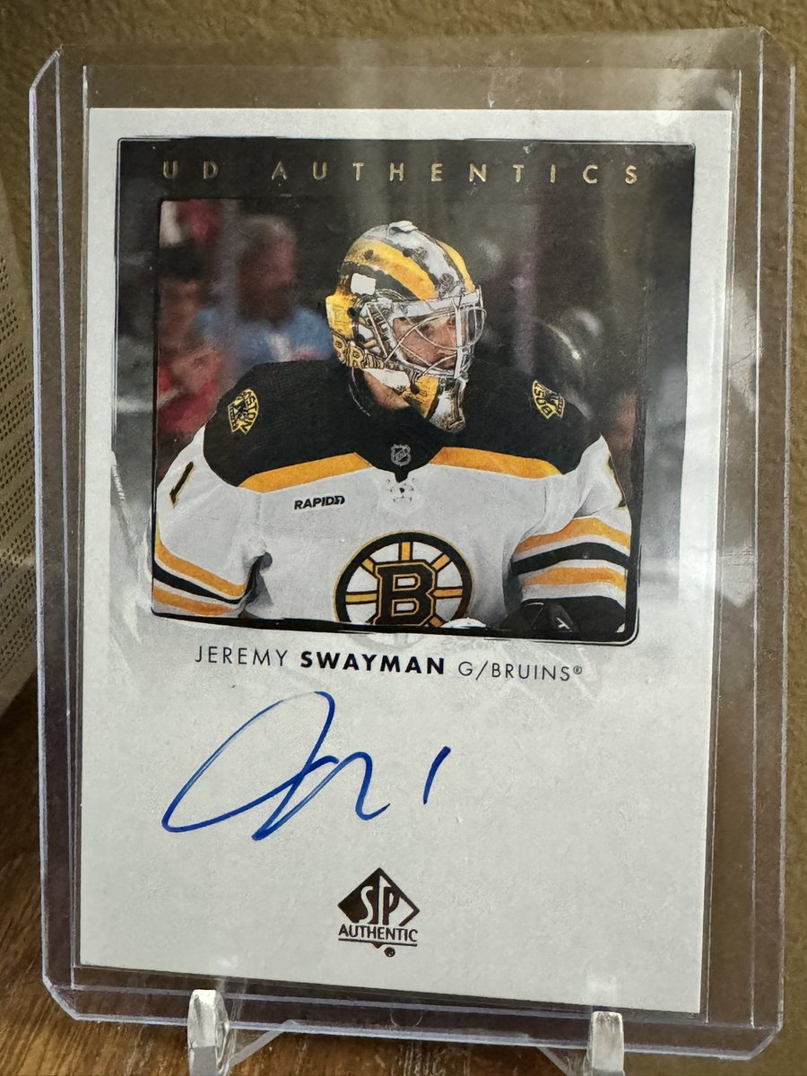 Friday mail day! Added a Scheifele gold Ultimate /15 auto to the PC and a clean Swayman auto as well