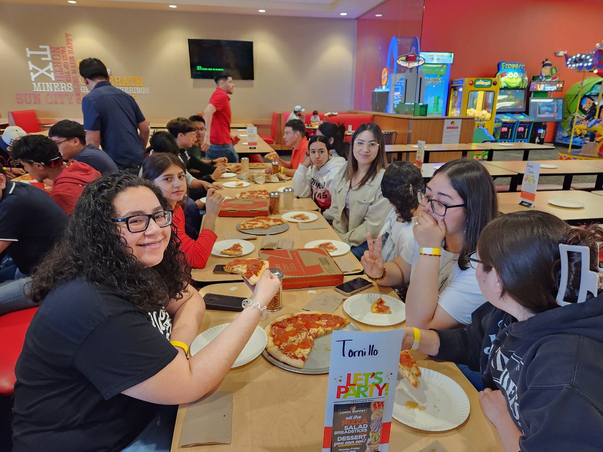 Congrats to @THS Seniors celebrating at Peter Piper Pizza! 🎉 Securing at least one industry-based certification before graduation is a huge achievement. Here's to your hard work and bright futures ahead!❤️😊👌 #TISDProud #THSSeniors  #FutureReady