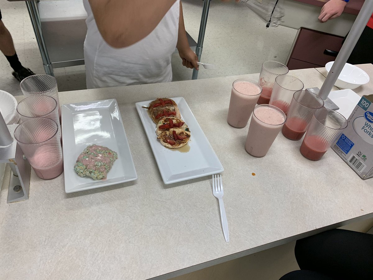 Blakeleyteach's tweet photo. Chopped Round 5 Mystery basket- Sonic Strawberry Milkshake Pudding Mix, Frozen Strawberries, Earl Grey Tea, and Lucky Charms Marshmallows 🍓 Multiple students with the strawberry smoothie attempt but 2 with pancake &amp; Rice Krispies. Winner- Acelynn or Farax https://t.co/401ZMECdxv