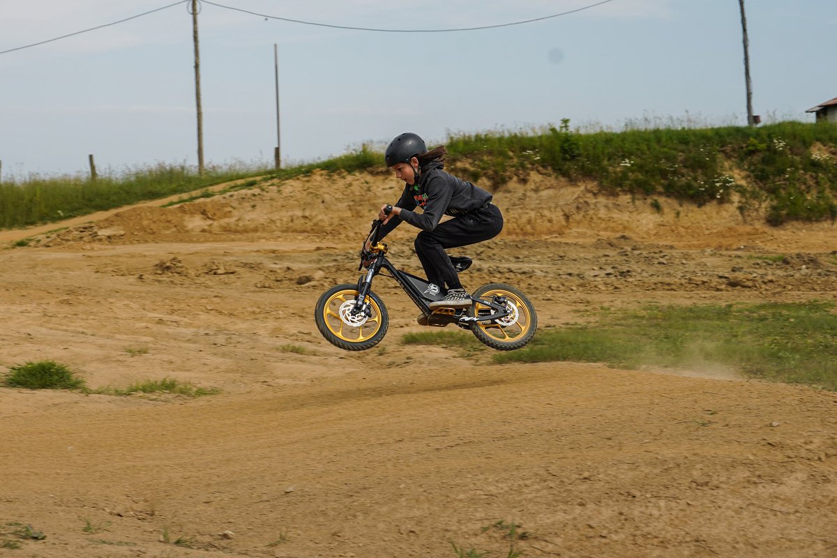 BotzBikes's tweet photo. The perfect way to kick off an intense motocross day? Warm up with our Botz bike! Warming up is crucial as it preps your muscles, sharpens your focus, and boosts your performance. Watch our test driver Roko riding the track and getting ready to conquer the big jumps. 🚴‍♂️🔥🏍️ https://t.co/ZYVfGIfvav