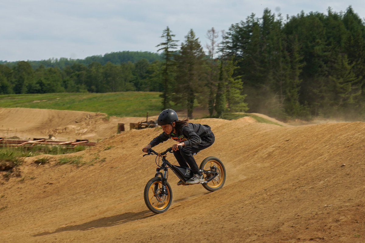 BotzBikes's tweet photo. The perfect way to kick off an intense motocross day? Warm up with our Botz bike! Warming up is crucial as it preps your muscles, sharpens your focus, and boosts your performance. Watch our test driver Roko riding the track and getting ready to conquer the big jumps. 🚴‍♂️🔥🏍️ https://t.co/ZYVfGIfvav