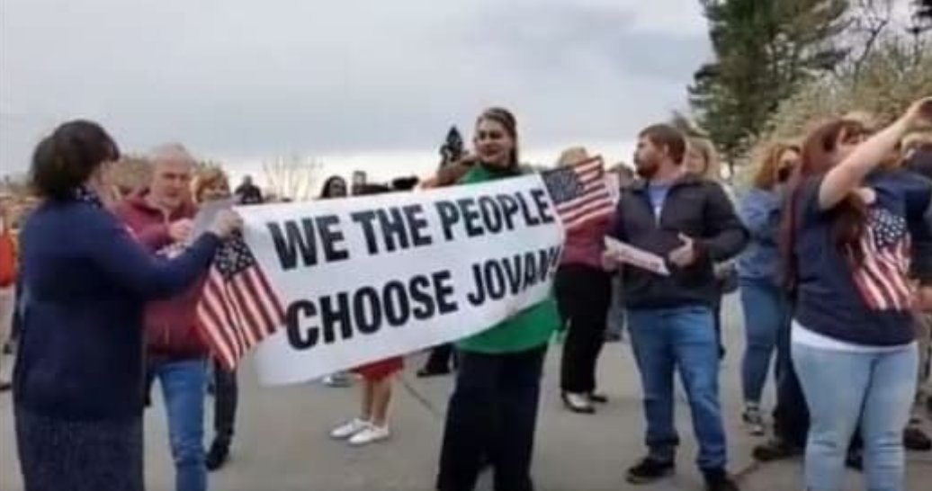 smithcr01's tweet image. Came up in my Memories from this day 3 yrs ago :)
You bet your booty "We the People Choose Jovan!" 
@JovanHPulitzer :) #FFA #LAVA #PeoplePaperPrograms #CleanTheRolls #VoteYourWallet
