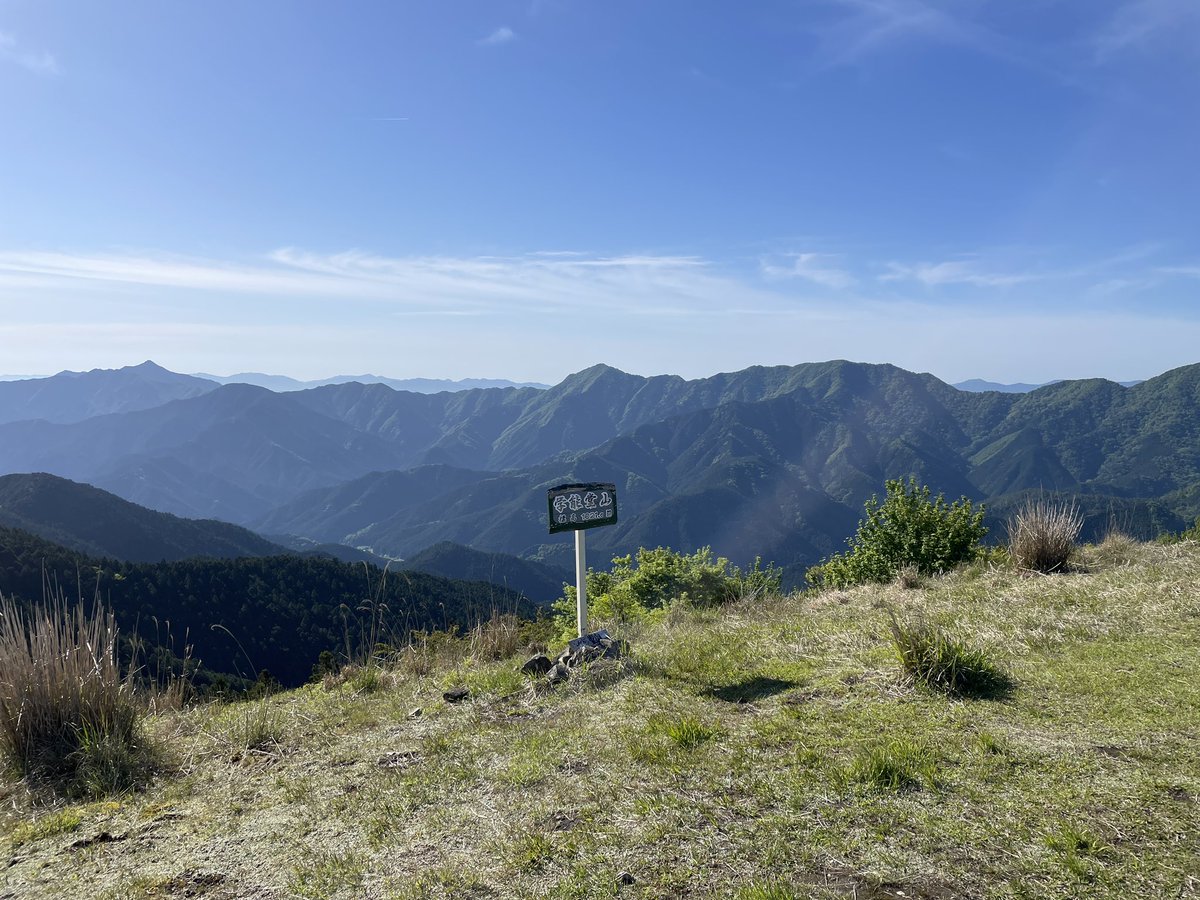 maCveleno's tweet photo. 今日は快晴です。学能堂山山頂〜 https://t.co/gQAXrmKEUM