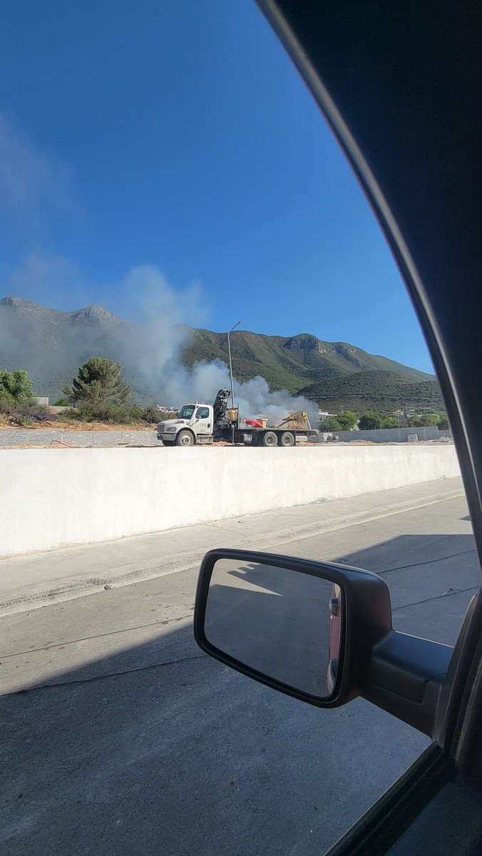 panthro78's tweet photo. @CICsal @BomberoSALTCOAH buenas tardes lomas de lourdes paseo de los osos atrás de fracc Villas del penal fuego en pastizal . https://t.co/dxJA48L9tP
