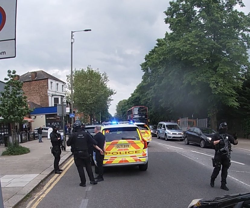 @EveningStandard @MetCC 

East Finchley earlier today (there is a video) authorises to use deadly force but no body cameras?