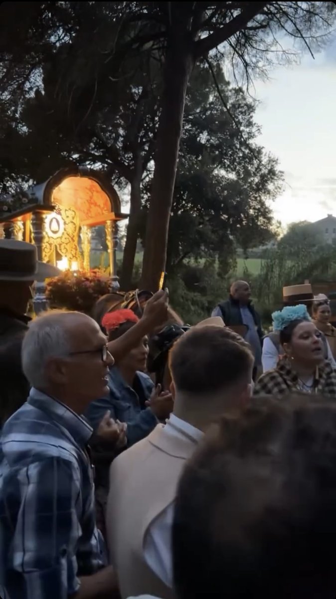 Ya estamos caminando. <a href="/Guerrera_Angi/">Guerrera Amazona 💙</a> <a href="/Elenatroyana42/">Elena Castaño Tubio</a> <a href="/LinaresConchi/">siempre yo😉</a> <a href="/ElisaGilRodrig1/">AD PETRUM</a> <a href="/IndignadaLady/">LadyIndignada</a> <a href="/robespain/">Robe 🐈‍⬛🐈🐈‍⬛🕶️🌹🌹🌹</a> #camino #Rocío