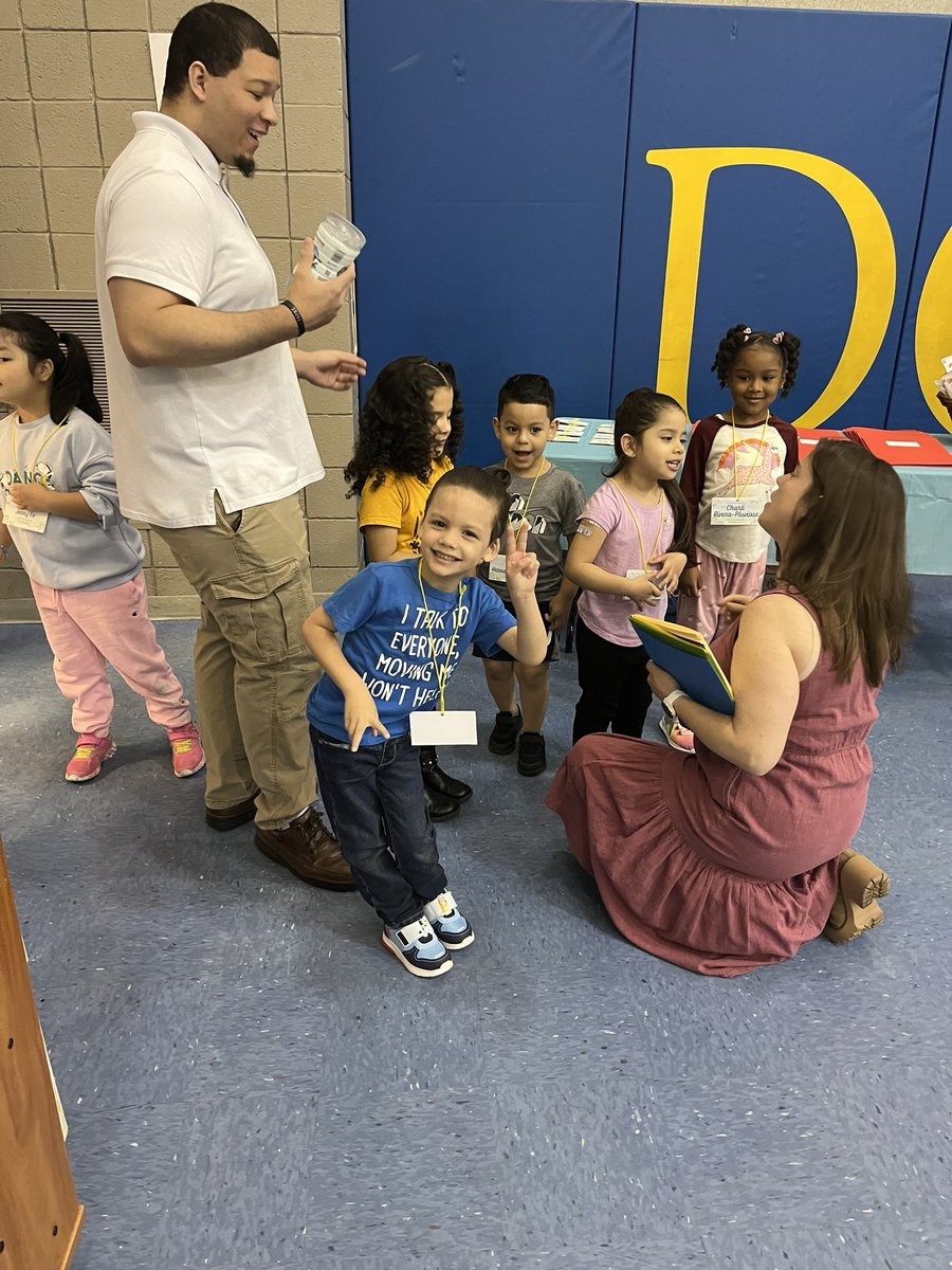Kindergarten Welcoming Day was informative and fun! Families learned all about kindergarten in the BASD and all of the resources that our community school has to offer. Welcome to our newest #shiningstars 🌟 and fantastic planning to @Ksnyds16! @BethlehemAreaSD