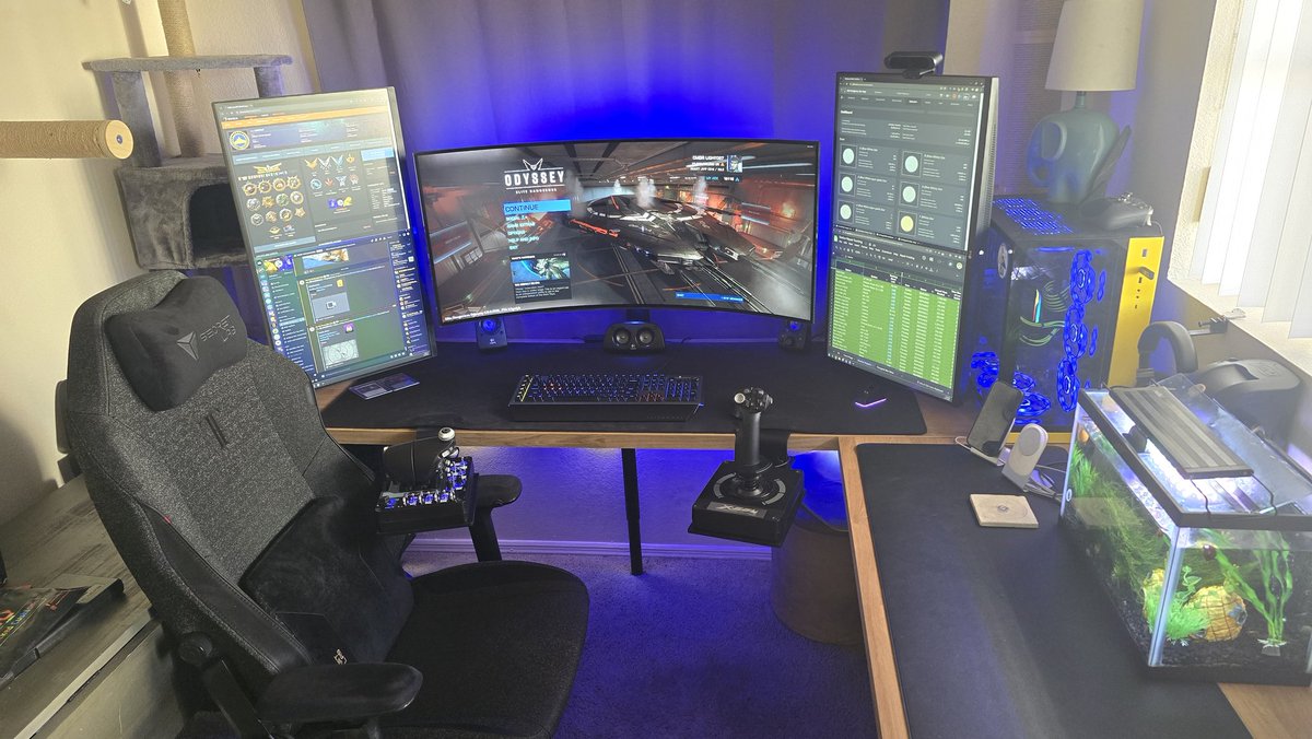 Light027's tweet image. New setup including IKEA countertop desks, HOTAS mounts, 49" LG OLED, and finally a chair that won't break instantly, a #SecretLab