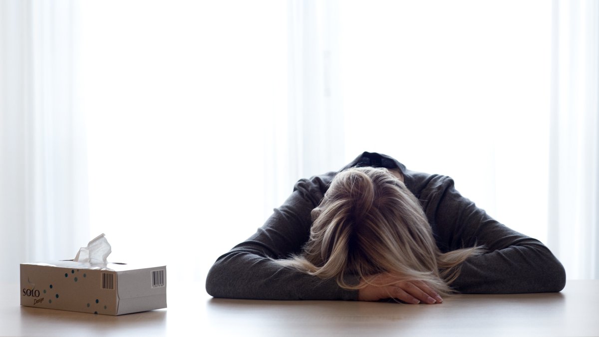 🔹4 op de 10 jongeren voelen zich wekelijks weleens eenzaam
🔹Bij 55-plussers is dat een stuk lager: 25%

Hoe dat komt? Wanneer zij zich eenzaam voelen? En of ze hierover praten? Dat lees je hier➡️ eenvandaag.avrotros.nl/panels/opiniep…