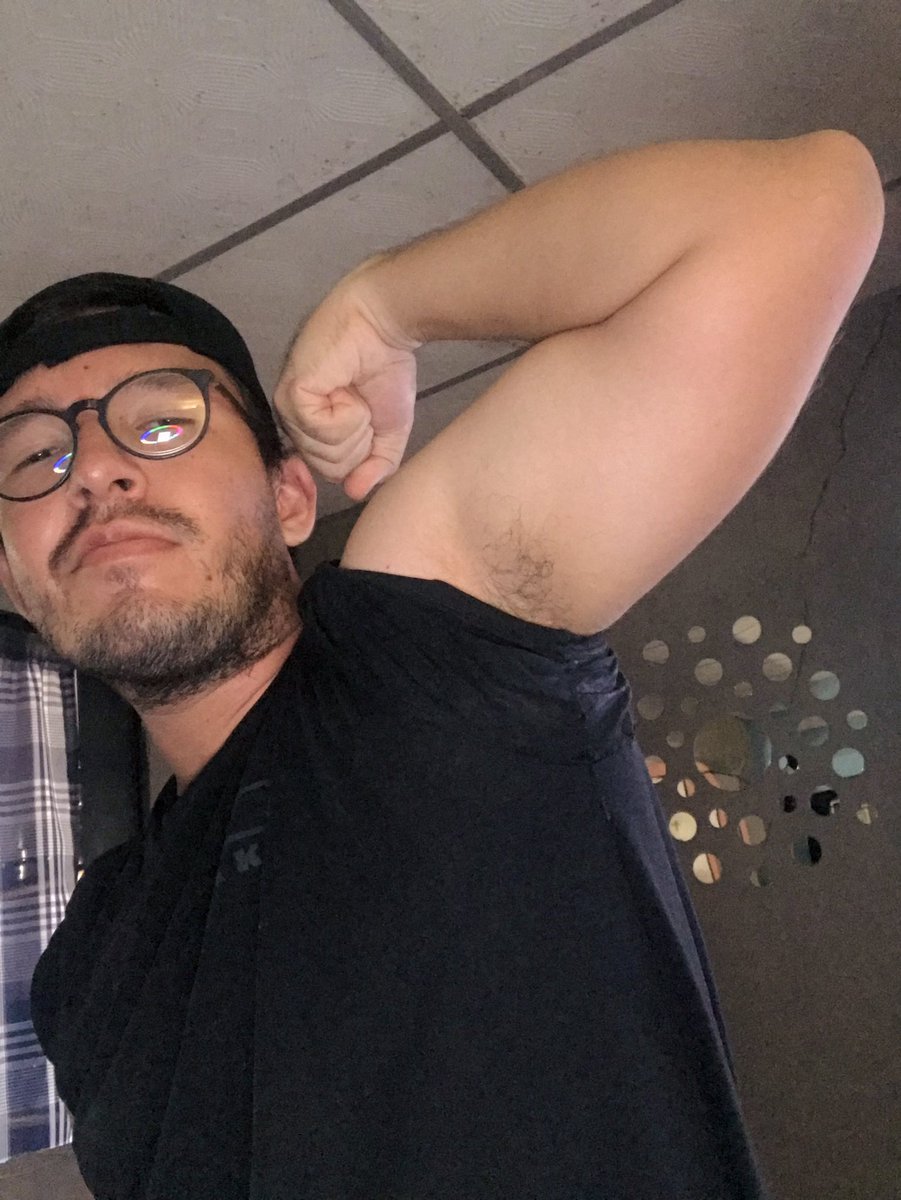 alexzxandre's tweet photo. de puro estrés y ansiedad 💪🏻🖤 https://t.co/UBdvXvYVAc