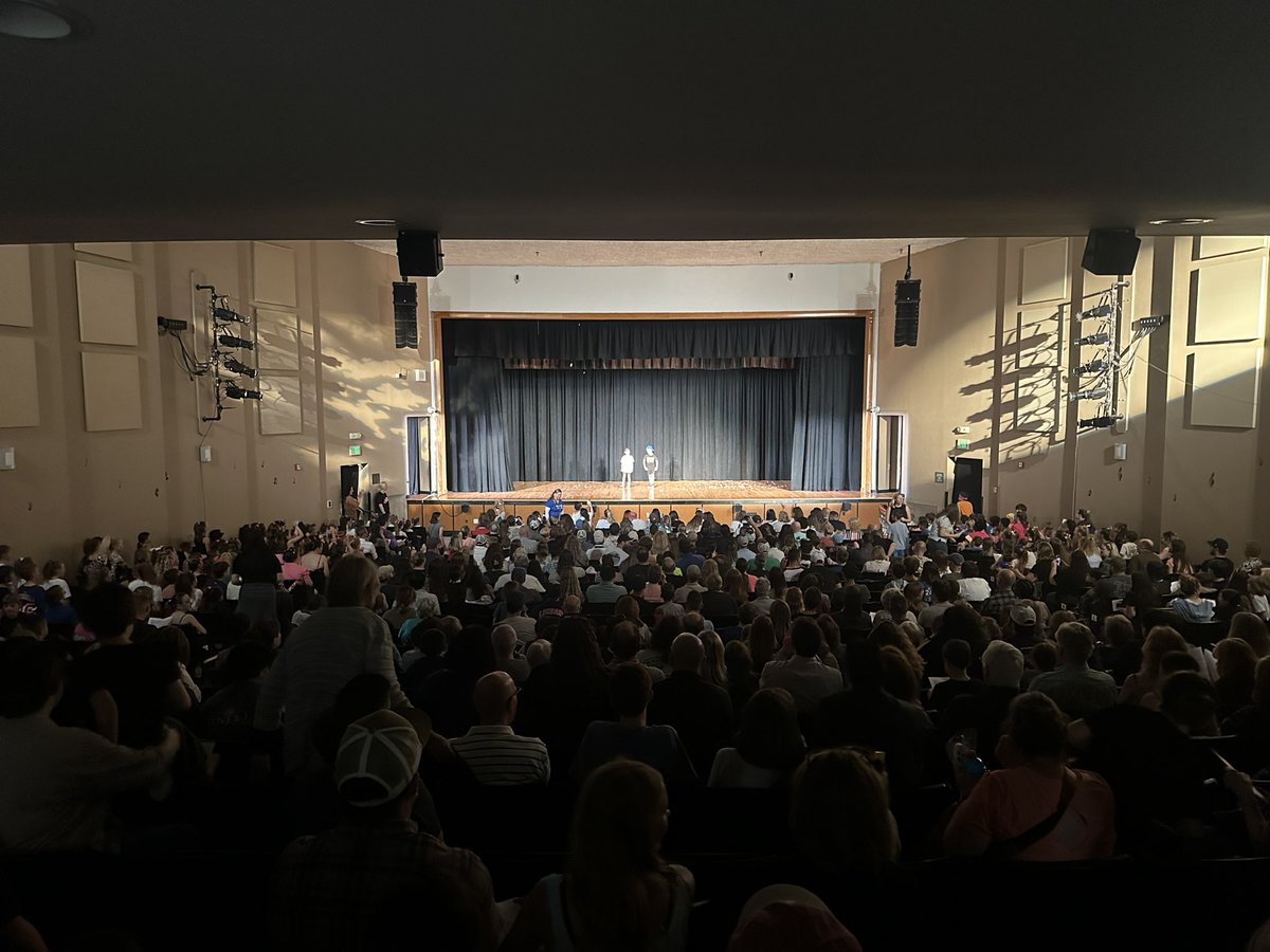 MattFerriMHSN's tweet photo. We have a packed house for the 2024 Variety Show! Thank you PTA for putting together such an awesome show and thank you @HighSchoolNorth for hosting! #NMESpride #MTPSpride https://t.co/rYAoeXzVDn
