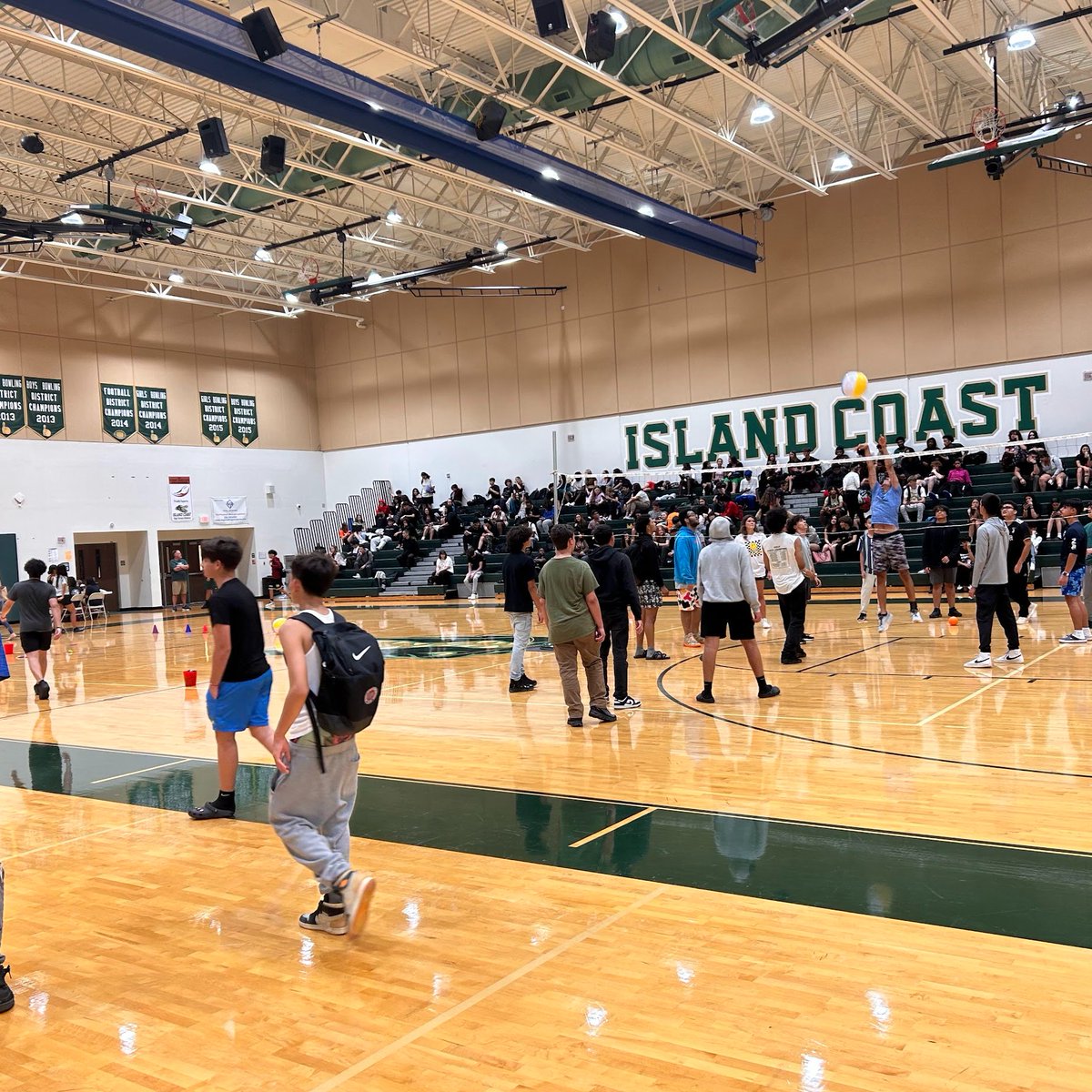 ichighschool's tweet photo. "The 1st Annual Dr. C Field Day" was a great success! It was a  day of Bounce Houses, indoor and outdoor sports, barbeque lunch and just plain fun! Just Dr. C's way of thanking her Gators for "PRO Gator" behavior throughout testing season! #ICHSGators #Proudprincipal 💚🐊💛 https://t.co/OkmFnXAQBl