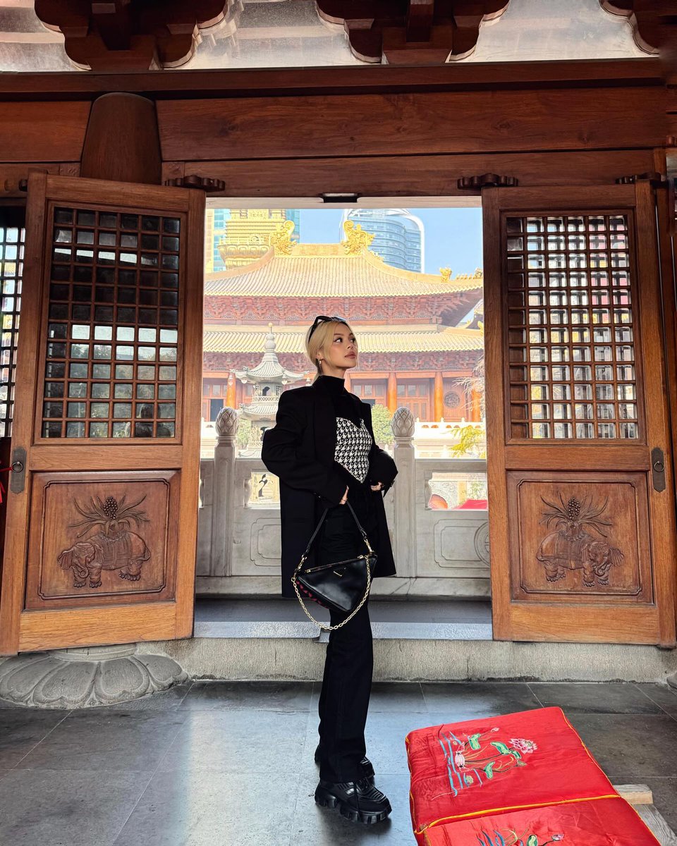 Cornette_Lilian's tweet photo. 𝐋𝐢𝐬𝐭𝐨𝐬 𝐩𝐚𝐫𝐚 𝐥𝐨 𝐪𝐮𝐞 𝐧𝐨𝐬 𝐞𝐬𝐩𝐞𝐫𝐚
𝐁𝐢𝐞𝐧𝐯𝐞𝐧𝐢𝐝𝐨 𝐚 𝐒𝐡𝐚𝐧𝐠𝐚𝐢 𝐜𝐨𝐧 𝐏𝐑𝐀𝐃𝐀
#PradasphereII
#TEAMPRADA https://t.co/QWFoy6Q0aN