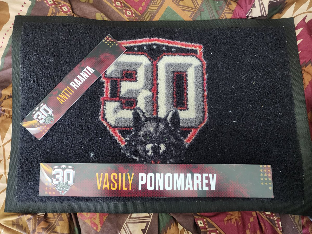 chitownDJ's tweet image. happy supporter here with the #pono and #PapaFin nameplates &amp;amp; 30th anniv. rug from my @Chicago_Wolves