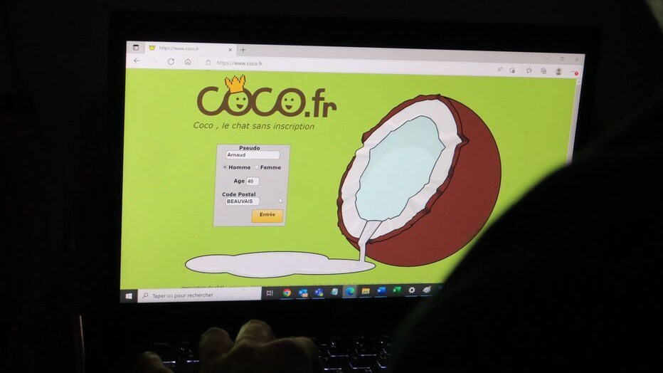 info_Paris_IDF's tweet image. 🔴 FLASH - #Montreuil : 9 mineurs sont soupçonnés d’avoir #piégé des hommes en leur donnant de faux rendez-vous.

👉 Ils utilisaient la plate-forme de chat en ligne #Coco. Ils ont fait 8 victimes, agressées et détroussées, en 6 mois. (Lp) #SeineSaintDenis