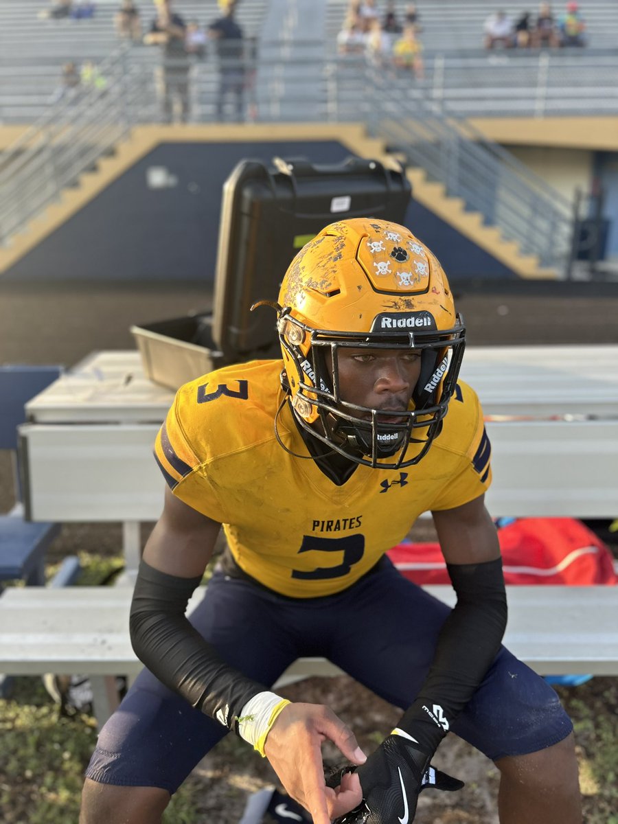 CoachGreen_3's tweet image. @armanisullivan_ with the early Int one of the top #Safties in the area! Definitely Top 5 🔥🔥🔥‼️
@PinellasHSMedia @Andy_Villamarzo