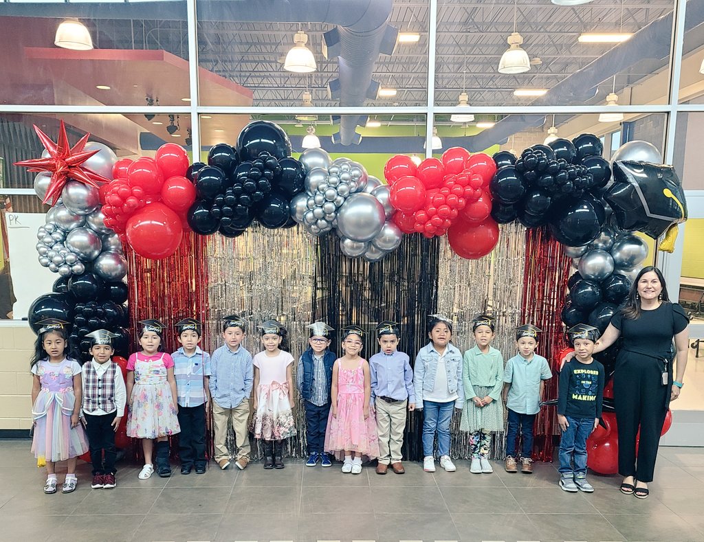 Happy graduation day, amigos! Congratulations to the CSES Kindergarten class of 2024. ❤️👨‍🎓 🍎 👩‍🎓 ✏️ @ClearElementary