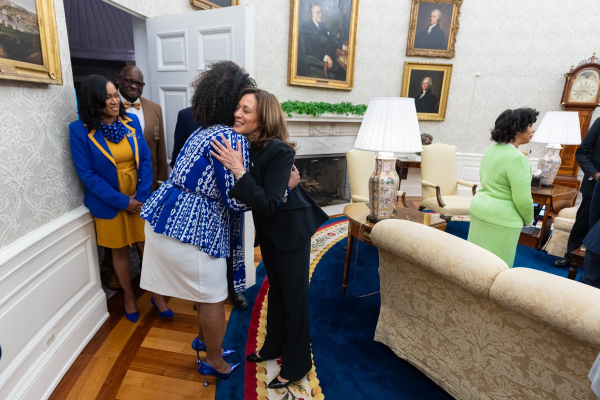 POTUS46Archive's tweet photo. I know real power when I see it.
That's the Divine Nine. https://t.co/AwCtaIvpIV